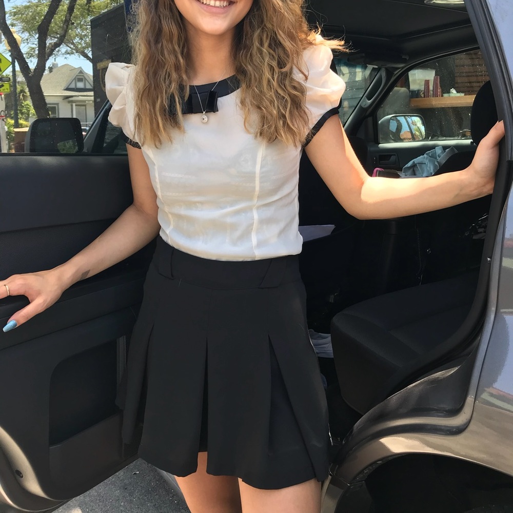Knife-pleated skirt with a top